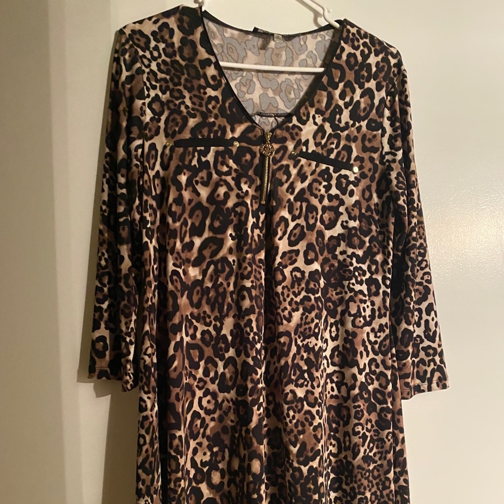 3/4 length arm leopard flare rayon fabric